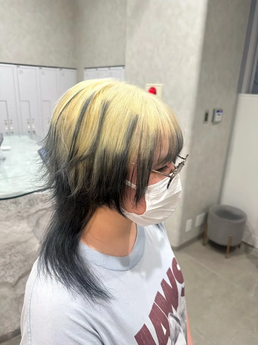 ミディアム カラー 黒髪 ブロンド ヘアカラー 髪質改善カラー デザインカラーあらげのヘアスタイル