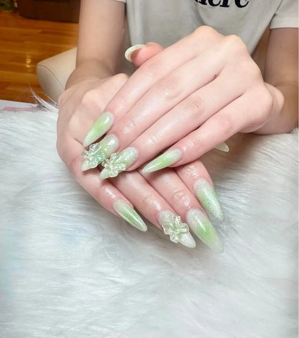 ネイル アートネイル ジェルネイル 韓国ネイル ニュアンスネイル ワンカラーネイル ハンドネイル Queen Nail Salonのネイルデザイン