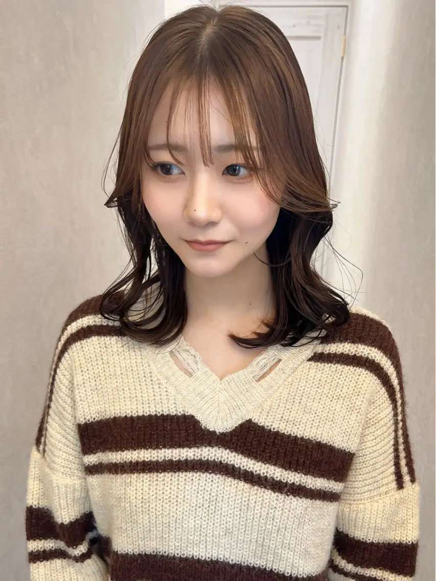 セミロング くびれヘア 韓国風ヘア 岩瀬 翔太のヘアスタイル