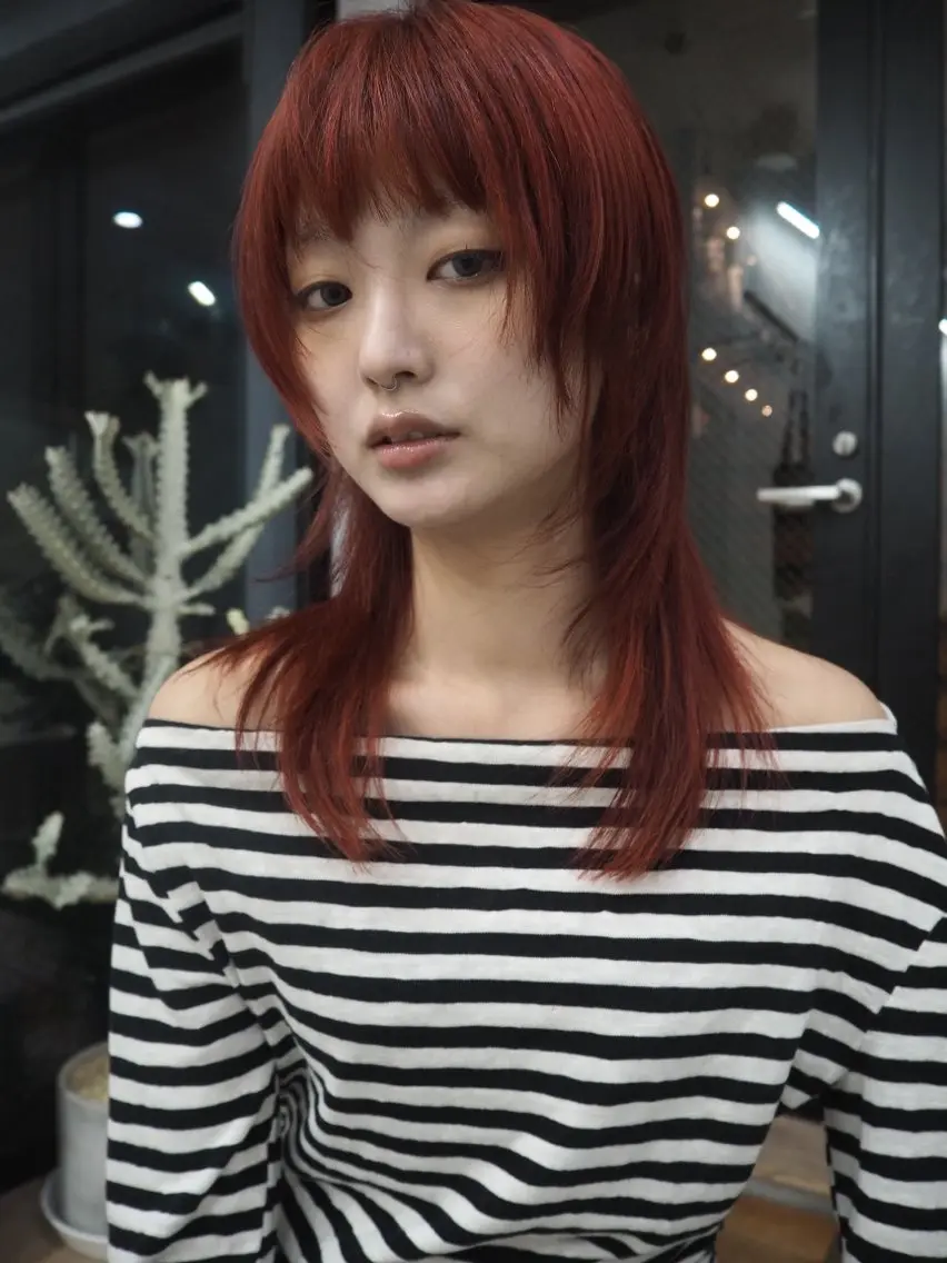 セミロング カラー ブリーチ ヘアカラー イシイ モエカのヘアスタイル