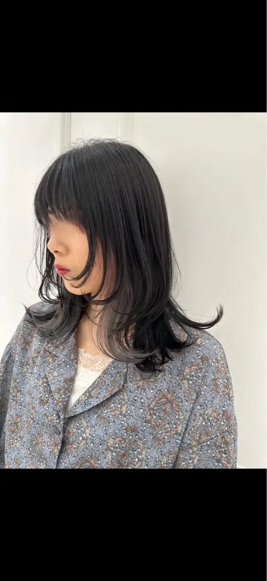 カラー 梅林 亜衣のヘアスタイル