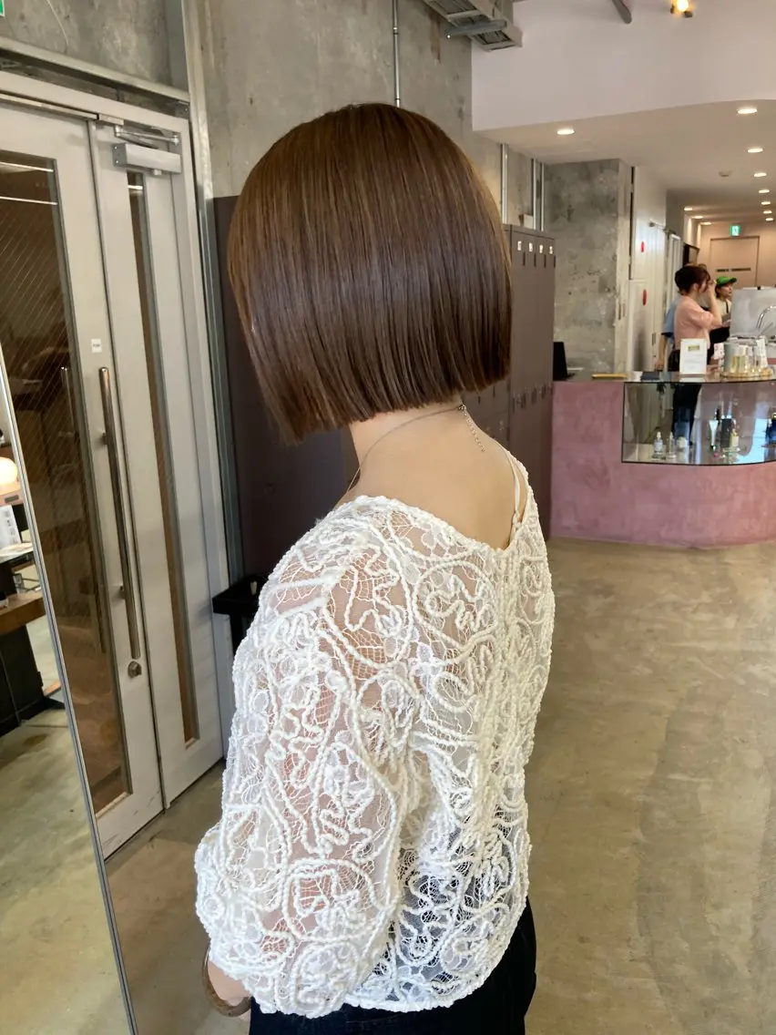 ミディアム カラー アッシュ ベージュカラー ブリーチ ブリーチなしカラー ボブ 小木曽智美 /ボブ/ショートのヘアスタイル