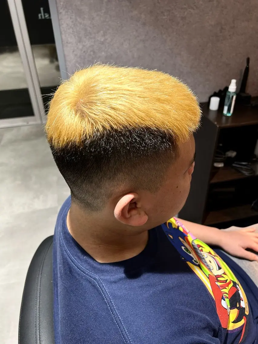 ショート カラー メンズ メンズハイトーン 刈り上げ ハイトーンカラー ✨ショートスタイル✨ 山本のヘアスタイル