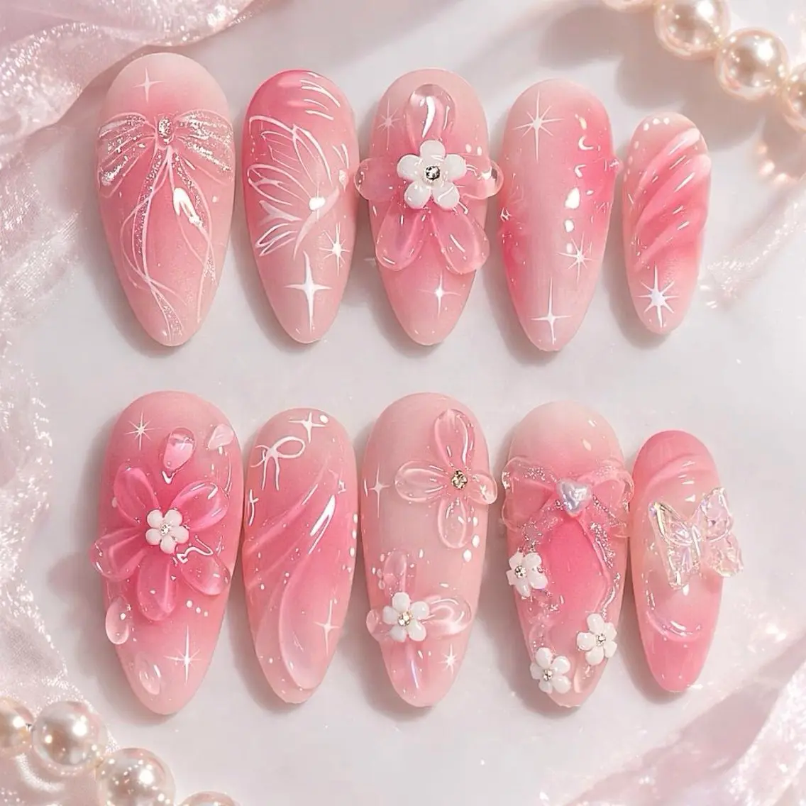ネイル アートネイル ジェルネイル ガーリー ハート キラキラネイル ハンドネイル Nova Nail Studioのネイルデザイン