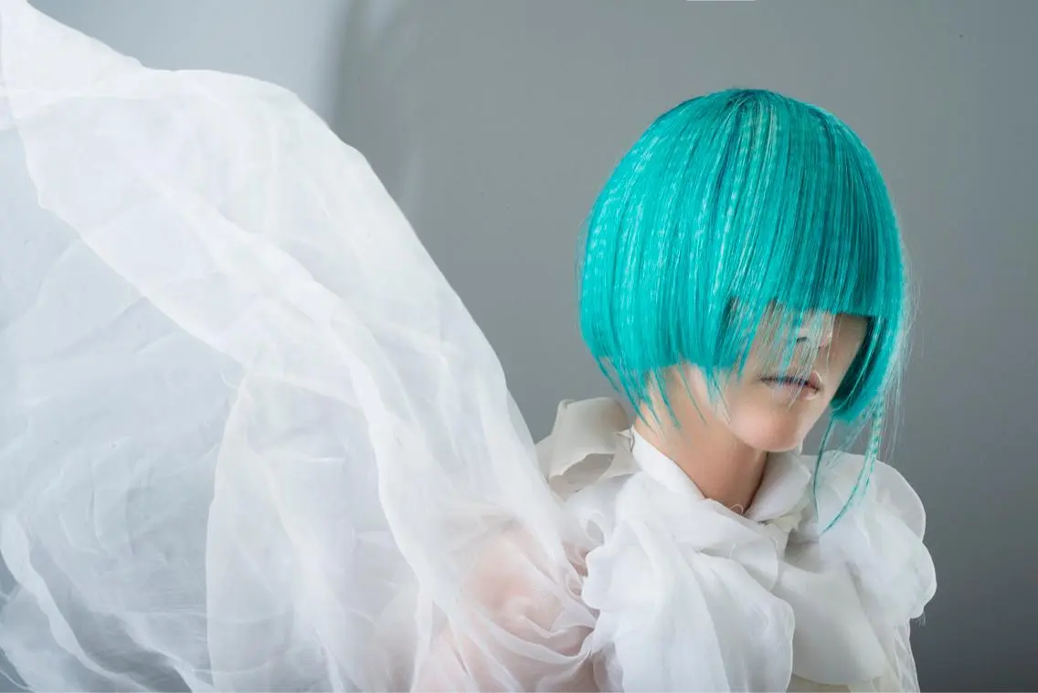 ショート カラー ブリーチ ブルーカラー 舘野 太嘉宏のヘアスタイル