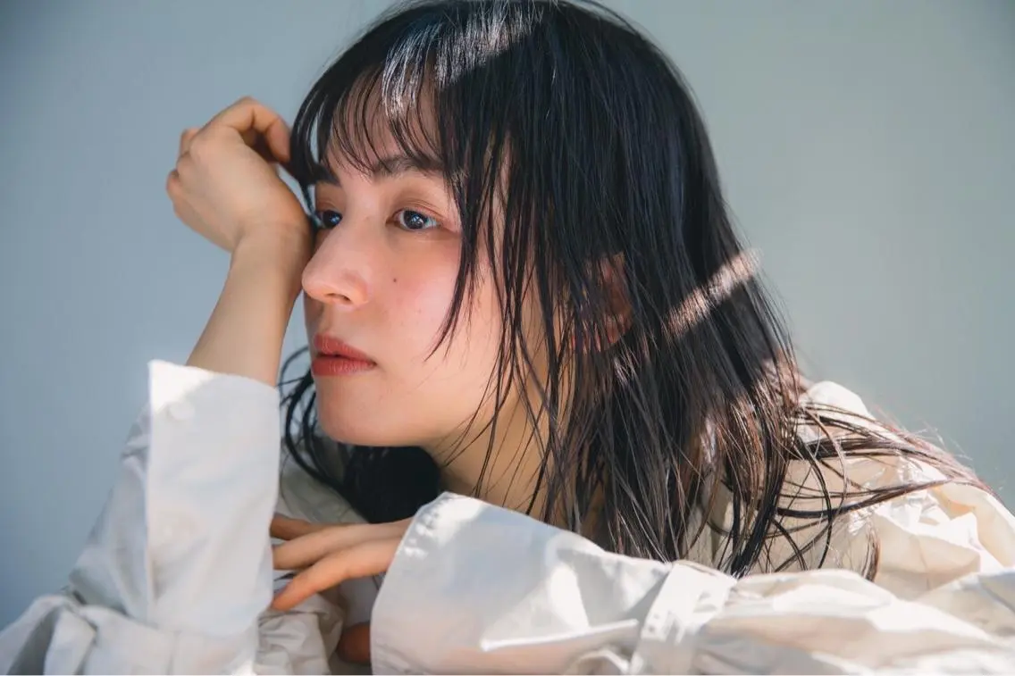 セミロング カラー パーマ ヘアアレンジ ツイストスパイラルパーマ セミロングパーマ バレイヤージュ ブリーチ ケアブリーチ Luana / 公式 / 大通のヘアスタイル