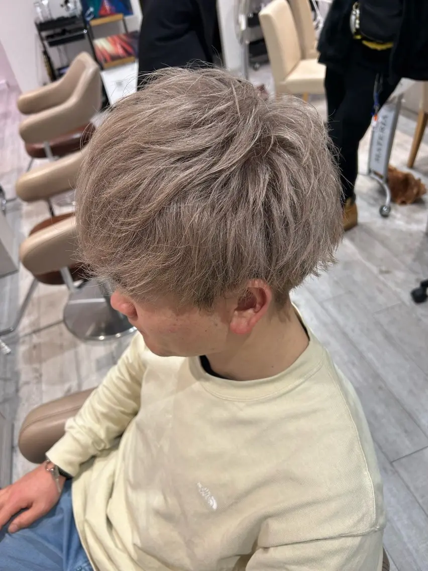 ショート カラー メンズ メンズブリーチ ベージュカラー ブリーチ ミルクティーベージュ ヘアカラー Akane🤎 ash本八幡のヘアスタイル