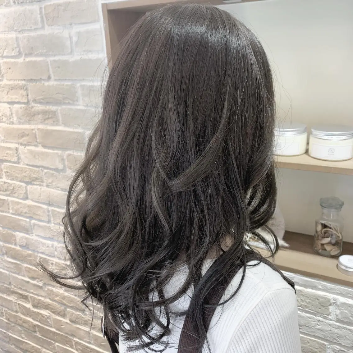 セミロング カット ヘアカラー リンネ 甲東園のヘアスタイル