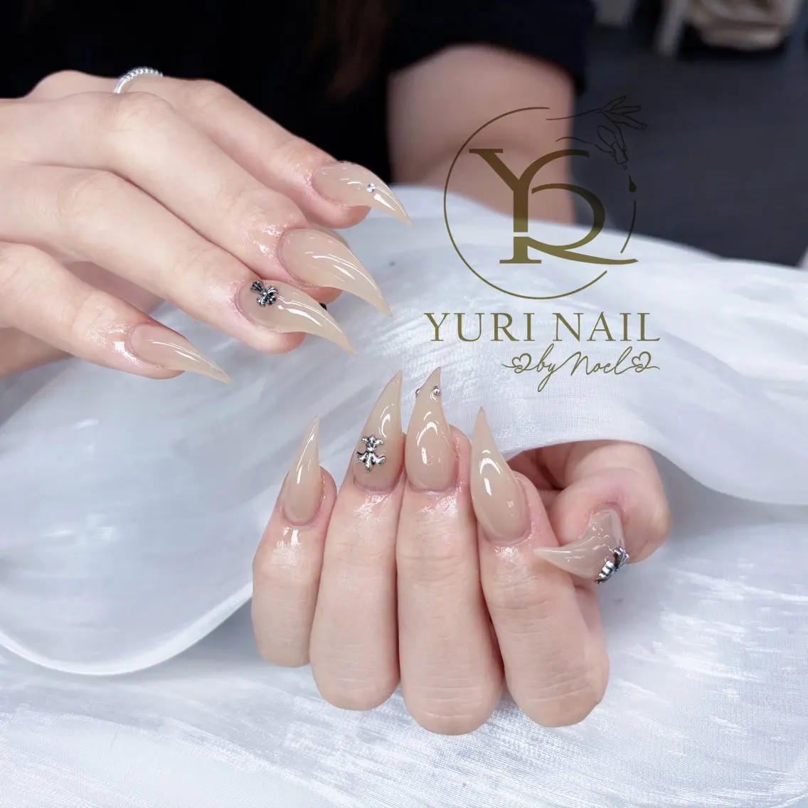 ネイル ハンドネイル フットネイル ハンドケア YURI Nail NARITAのネイルデザイン