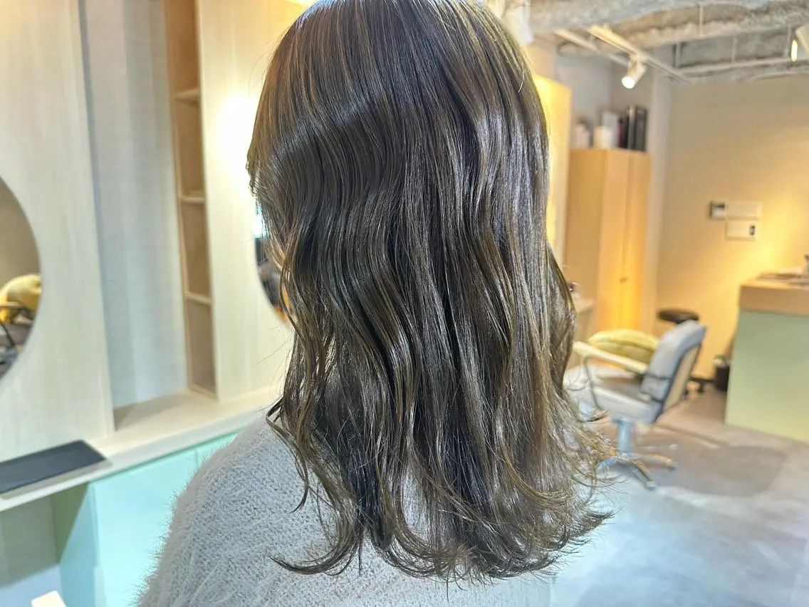 ロング カラー グレージュ 【Uneユヌ】菊地 春那のヘアスタイル