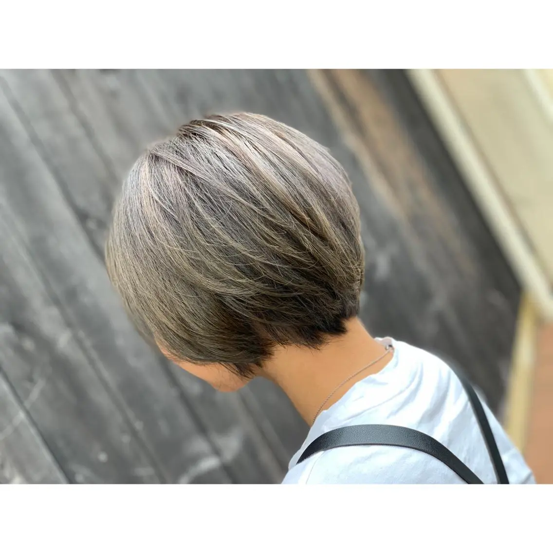 ショート カラー ブリーチ グレージュ ショートヘア LaLaMoana Rickyのヘアスタイル