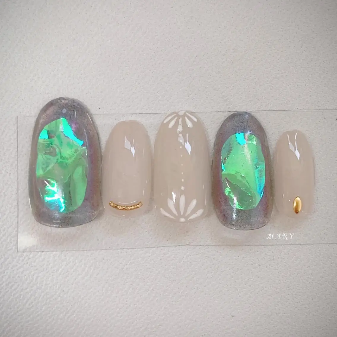 ネイル オーロラネイル ミラーネイル ニュアンスネイル ワンカラーネイル ハンドネイル Mary nail .narumiのネイルデザイン