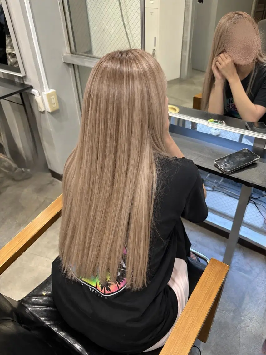 ロング レイヤーカット 🤍HIKARI🤍 ハイライトのヘアスタイル