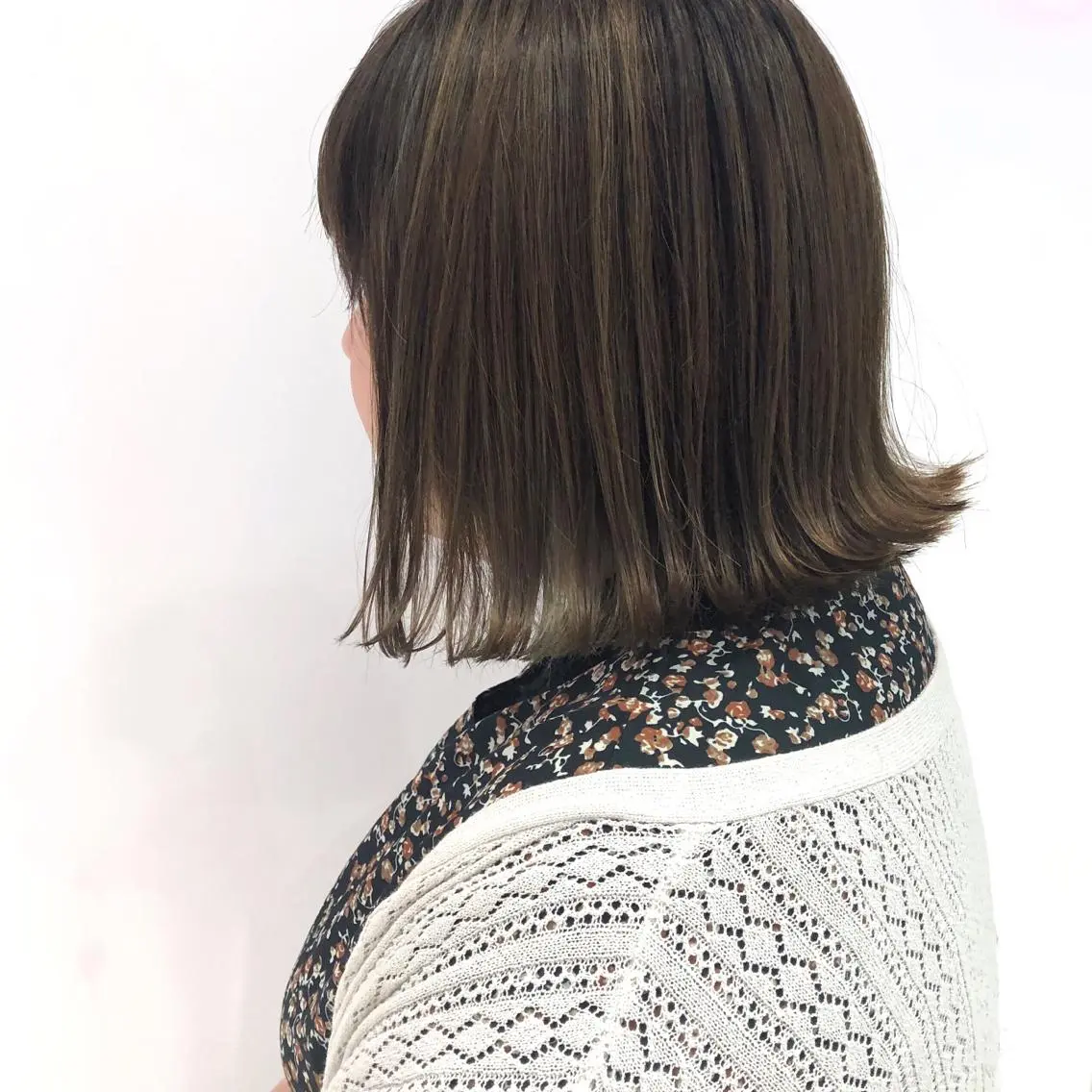 ミディアム カラー グレージュ ハイライトカラー ハイライト ヘアカラー 相川 愛実のヘアスタイル
