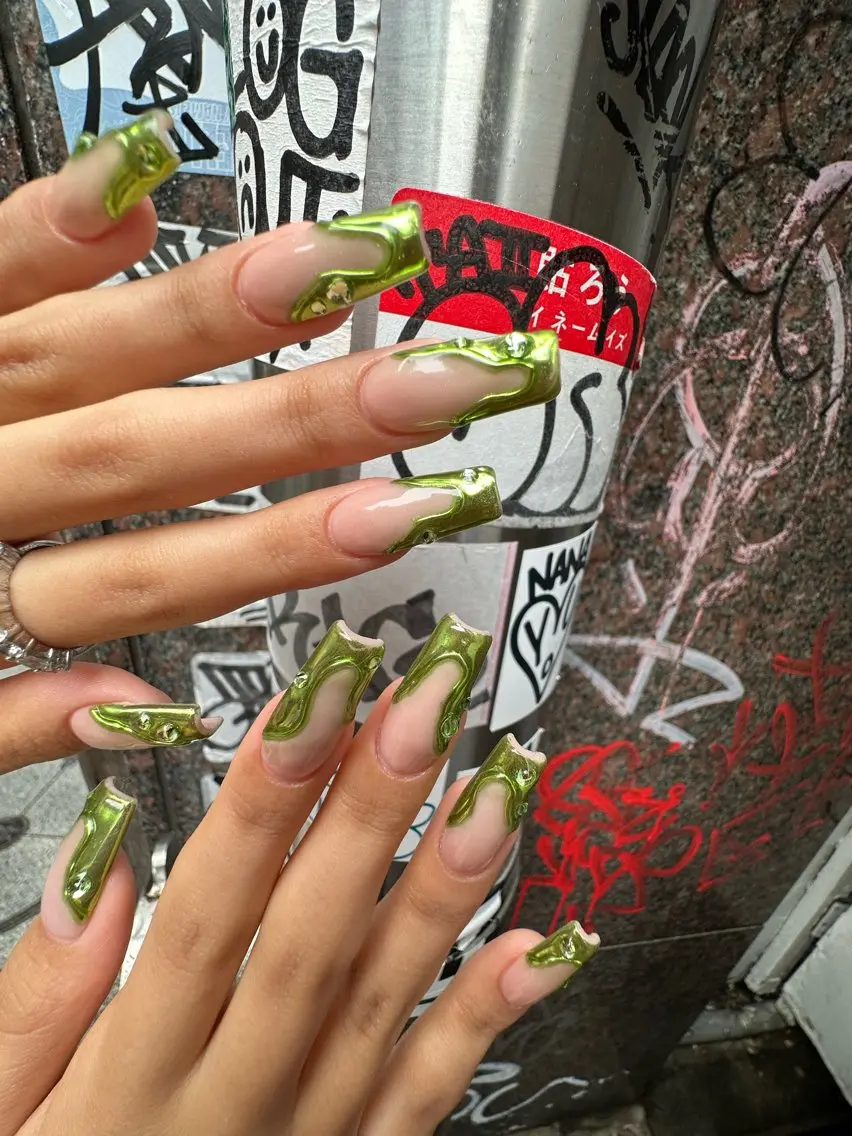 ネイル アートネイル フレンチネイル キラキラネイル ラメ(グリッター) ロングネイル SHIORI 📍渋谷 / 円山町のネイルデザイン