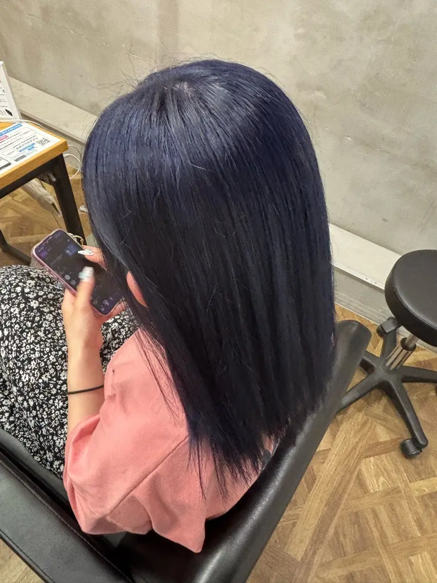 ミディアム カラー ブルーカラー ネイビーカラー ヘアカラー 渡邉 来星のヘアスタイル