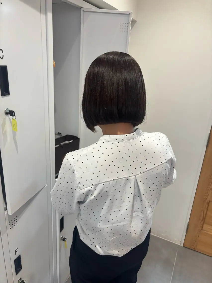 ショート カット 🦋山出莉花 /ぱつっとボブ🦋のヘアスタイル