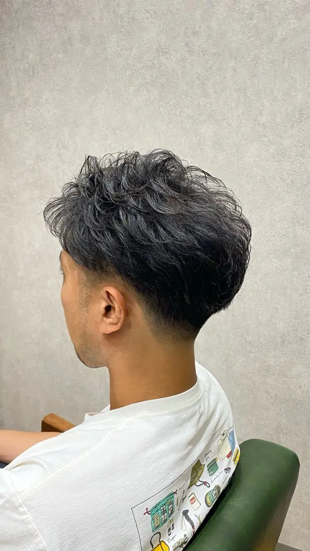 パーマ カット パーマ レイヤーカット・透明 感カラー✨️春山栞菜のヘアスタイル