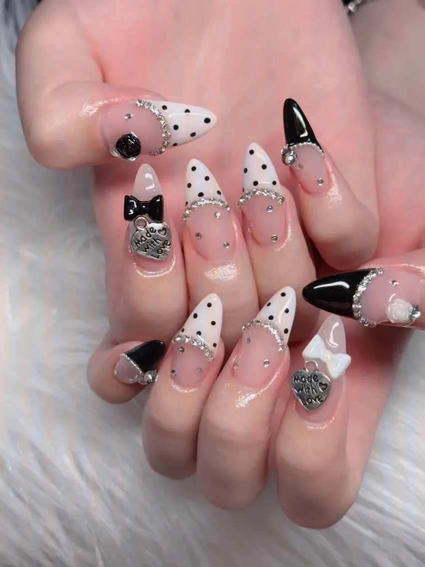 ネイル オーロラネイル フレンチネイル ジェルネイル ハロウィン キラキラネイル ハンドネイル H.baby Nail Salonのネイルデザイン