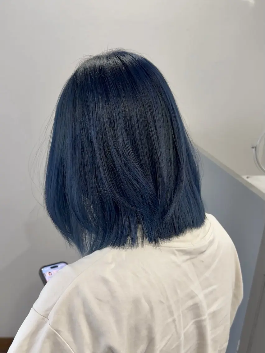 ミディアム カラー ブリーチ ブルーカラー ケアブリーチ ダブルカラー ネイビーカラー カット ヘアカラー トリートメント _WHITE本通店 喜多村天斗のヘアスタイル