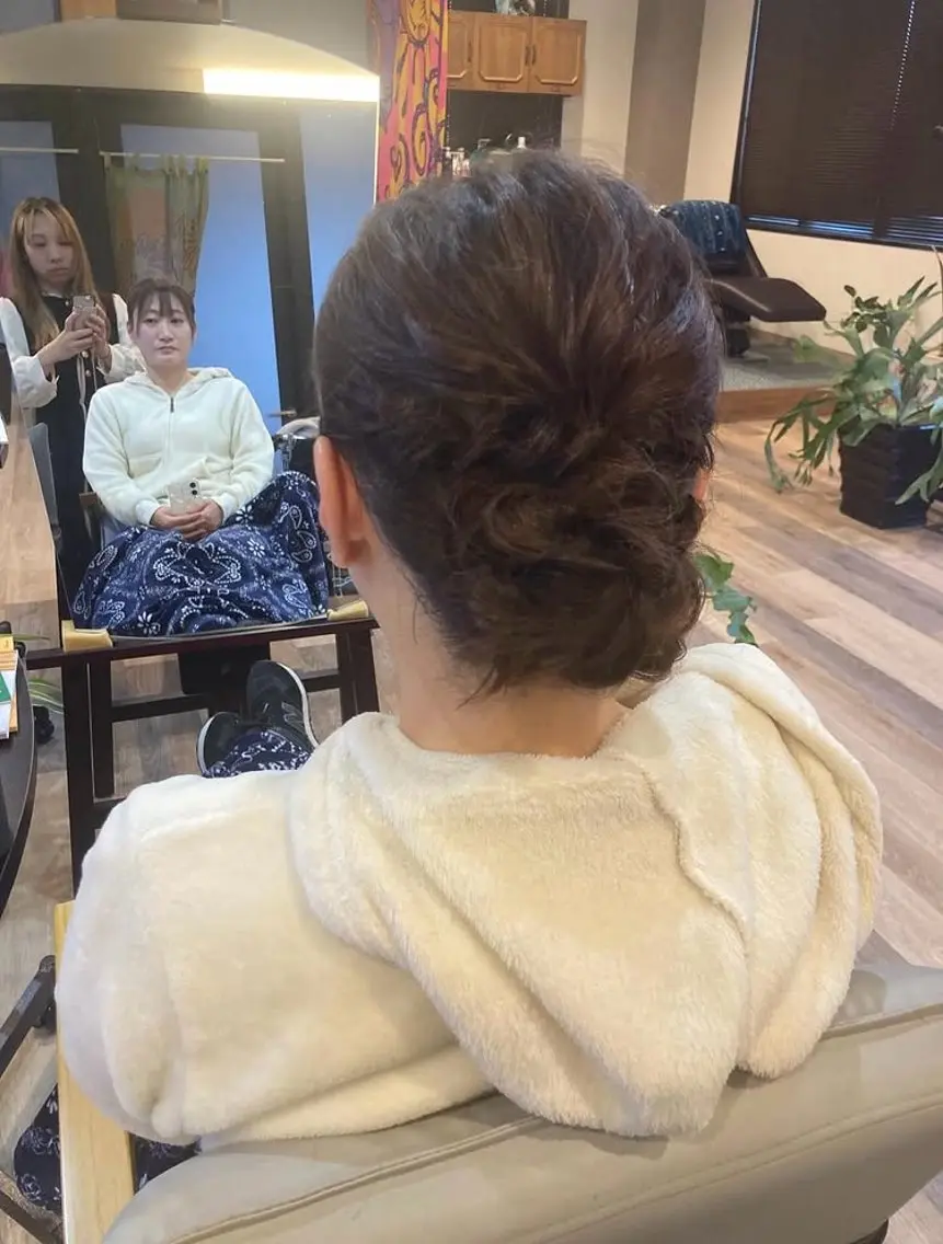 セミロング ヘアセット 中野 紹江のマツエク・マツパデザイン
