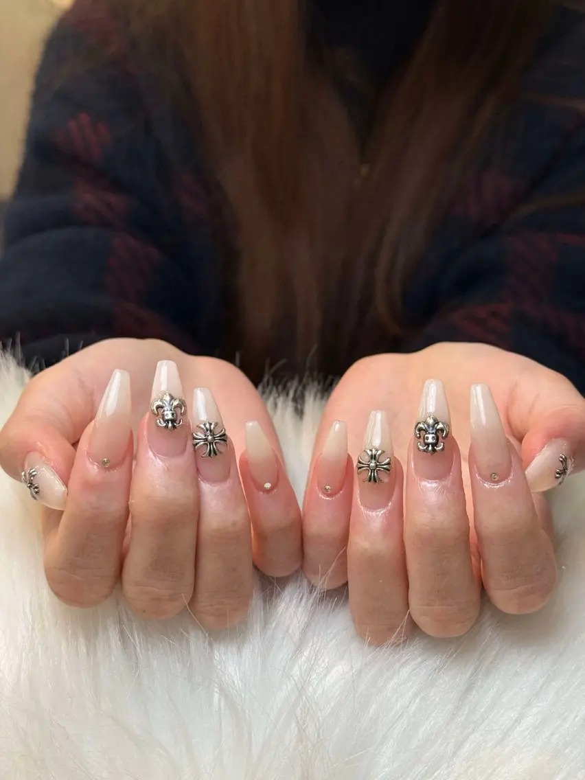 ネイル グラデーション キラキラネイル ワンカラーネイル 冬ネイル Nie Nail Shinokuboのネイルデザイン