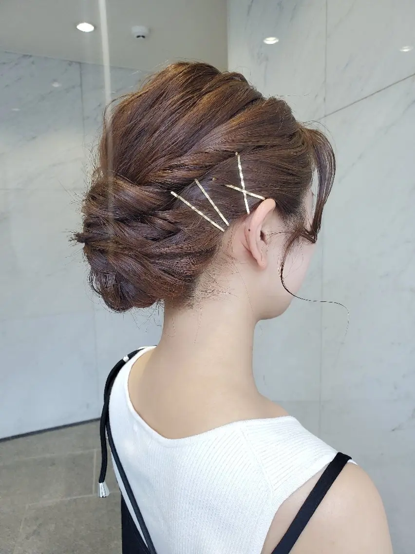 セミロング ヘアアレンジ ヘアセット 仁科 美乃里のヘアスタイル