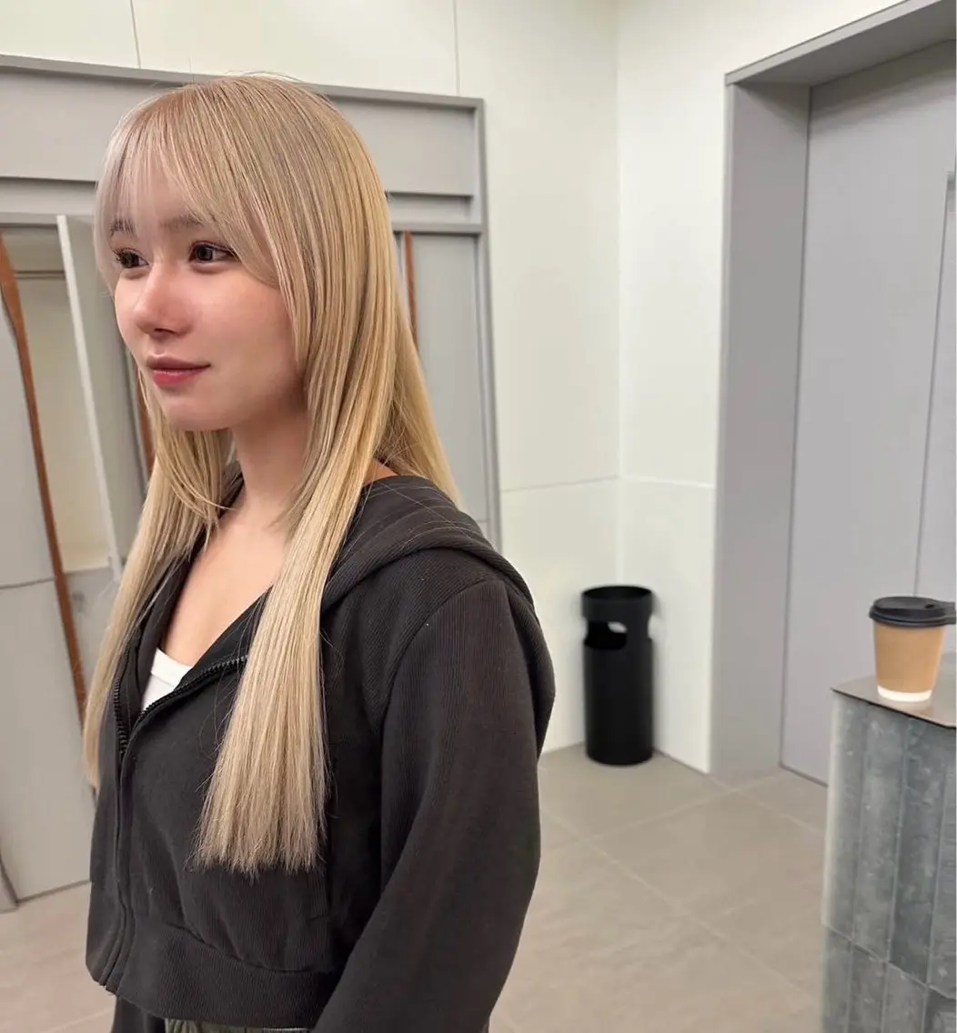 ロング アッシュ ミストバング ボブ 髪質改善 レイヤーカット ヘアカラー 似合わせレイヤー &縮毛矯正のヘアスタイル