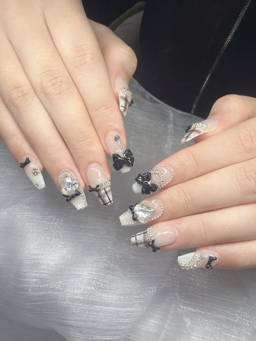 ネイル 長さ出し グラデーション 卒業式 キラキラネイル マグネットネイル ハンドネイル Lee Nailsのネイルデザイン