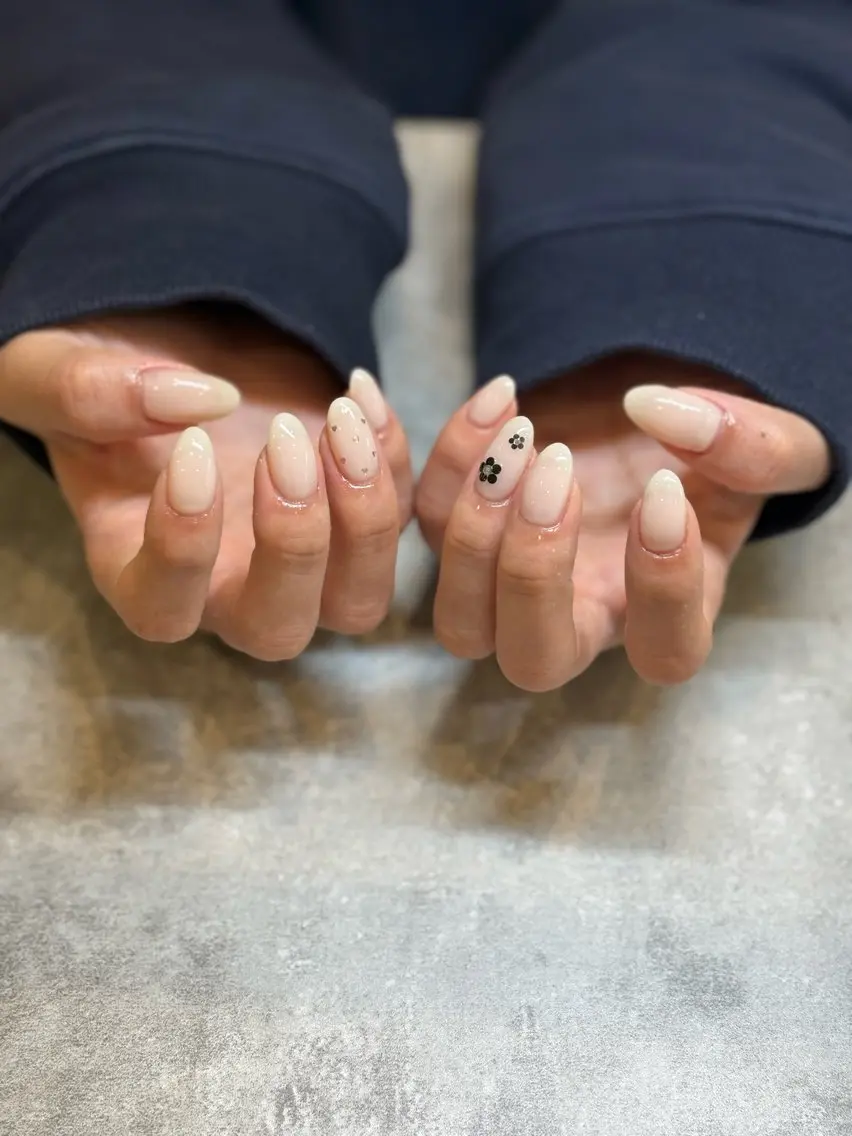ネイル ホワイト 冬ネイル ハンドネイル 本町🤍ちゅるん 自爪育成✨🤍のネイルデザイン