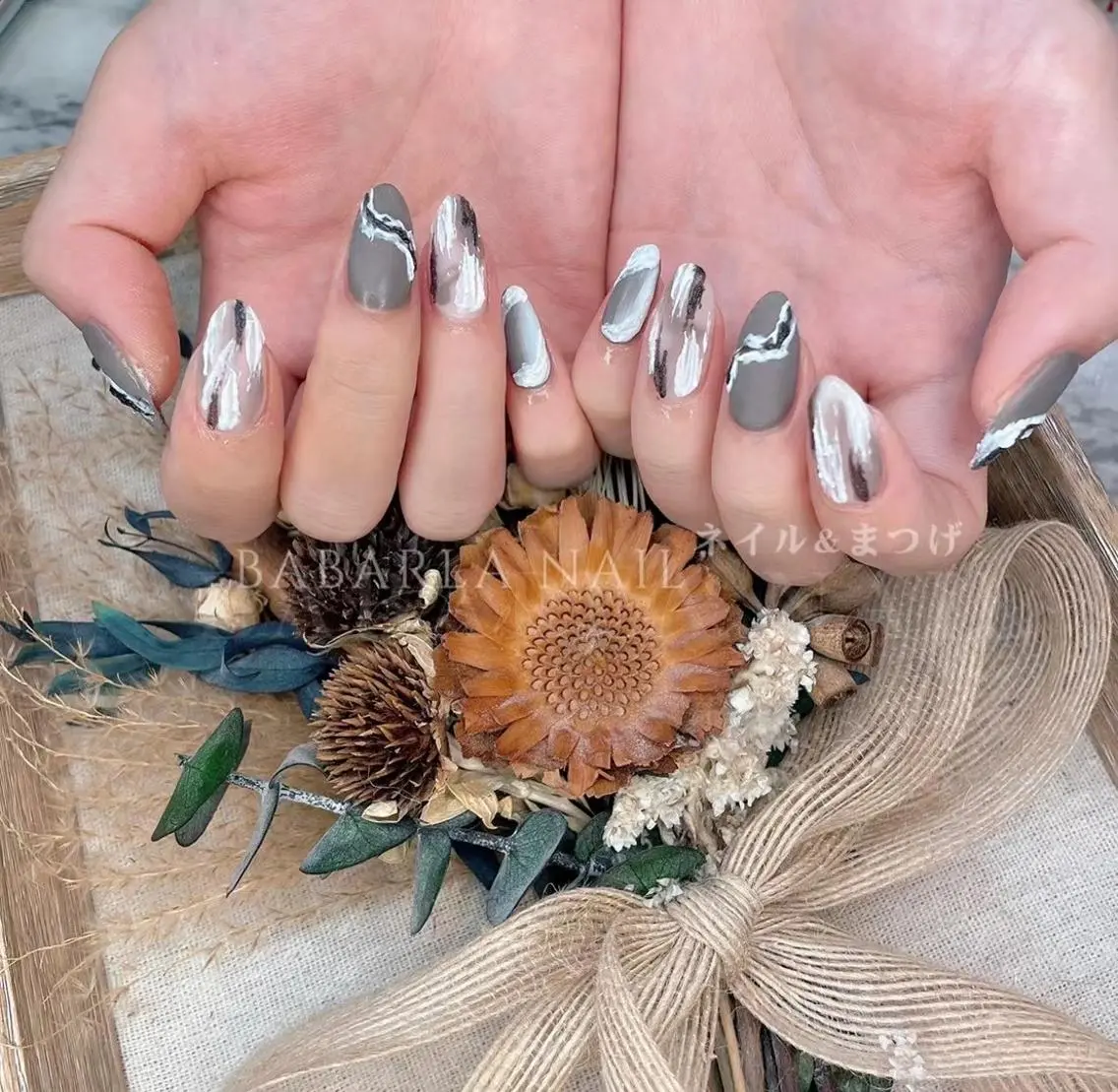 ネイル マットネイル ニュアンスネイル ホワイト Babarla Nailのネイルデザイン