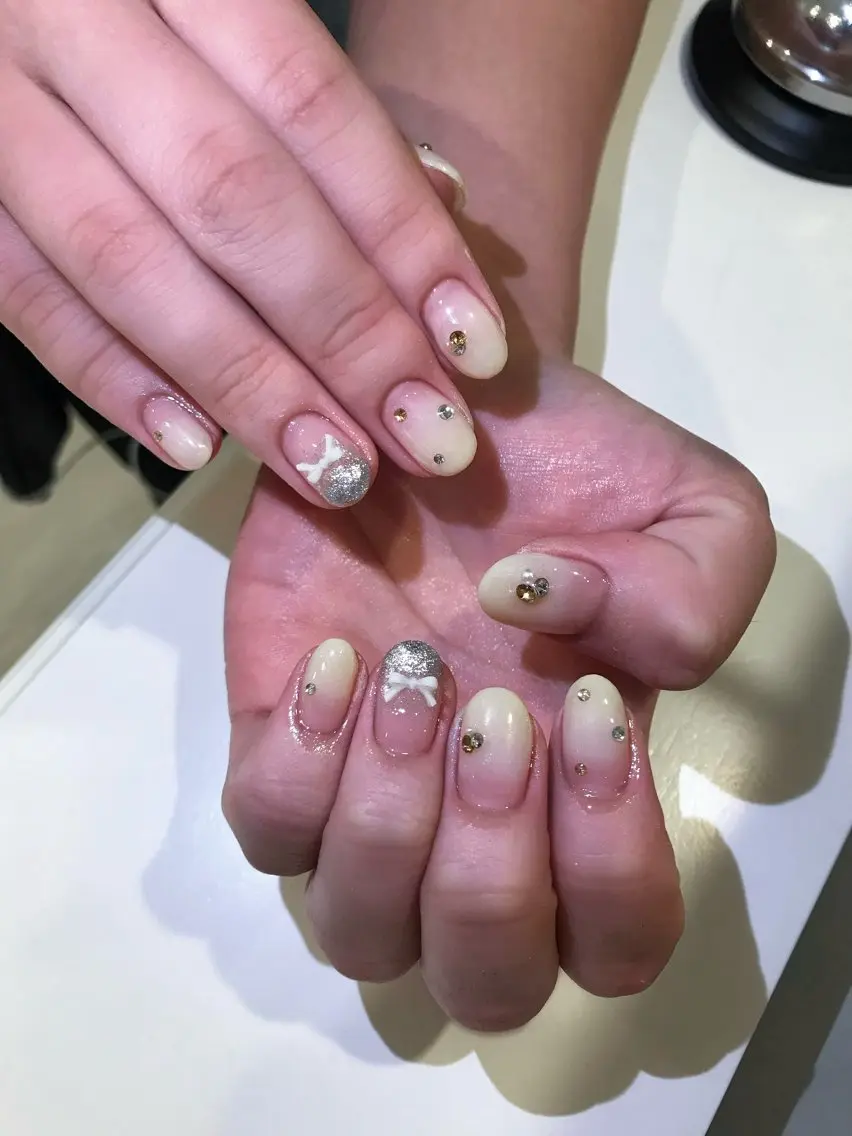 ネイル 持ち込み 韓国ガーリーネイル 芽依奈のネイルデザイン