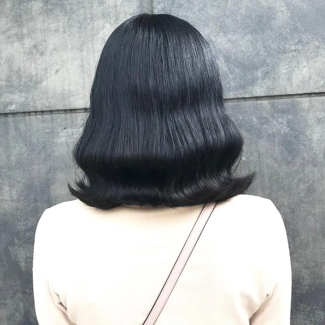 ミディアム カラー 黒髪 ブリーチ ブルーカラー ブルーブラック ブリーチなしカラー K-POP好き美容師 🇰🇷Kai.Yのヘアスタイル