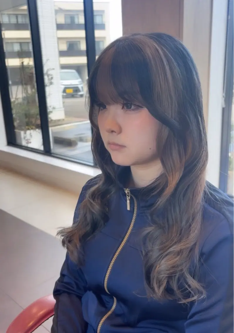 ロング カラー 渡部 優衣のヘアスタイル