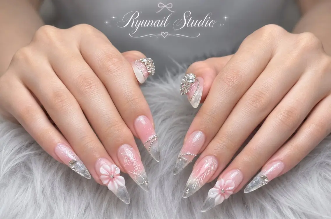ネイル アートネイル フレンチネイル ジェルネイル キラキラネイル ニュアンスネイル ハンドネイル Ryu Nail YukiChanのネイルデザイン