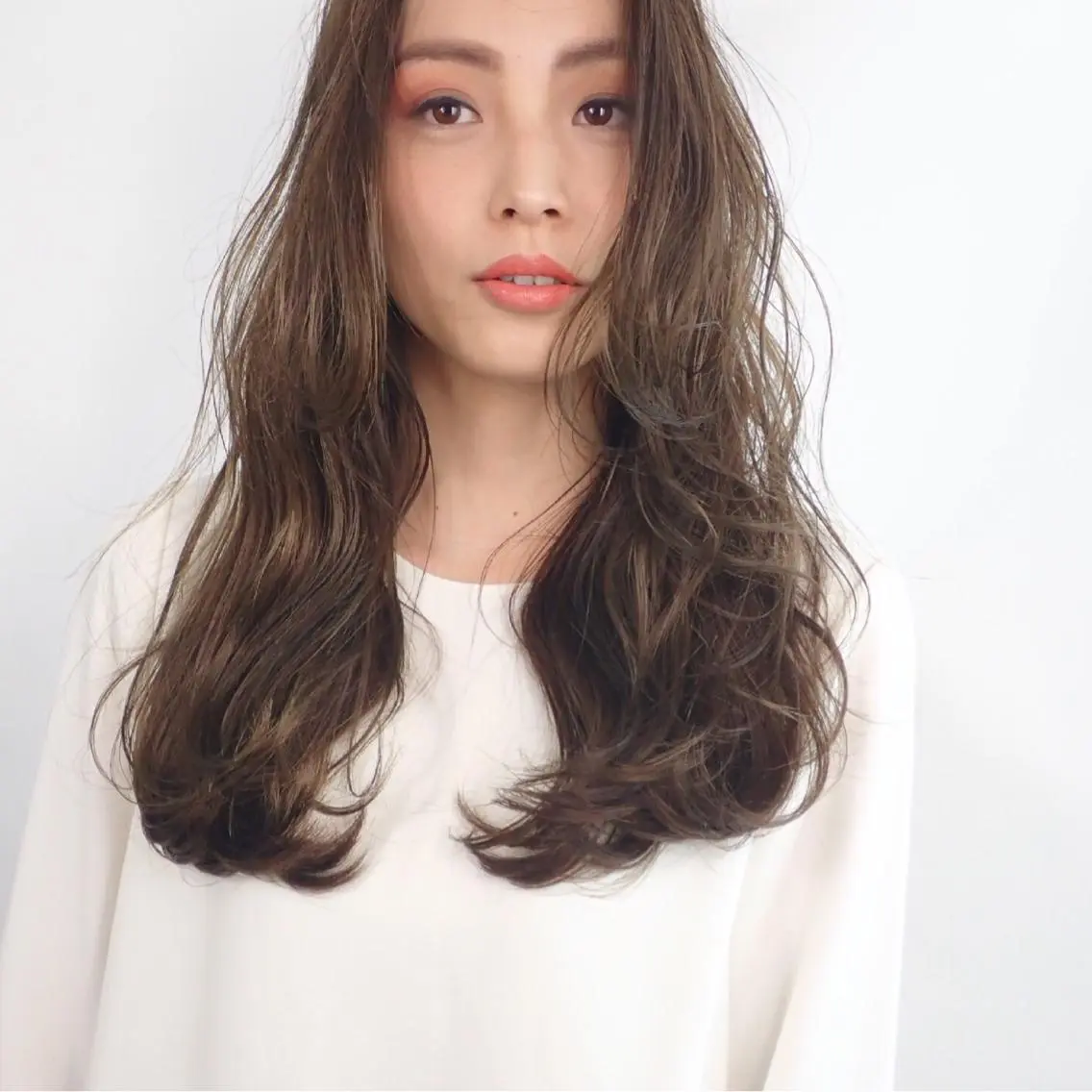 ロング カラー レイヤーカット ロング ヘアカラー トリートメント 山中 直輝のヘアスタイル