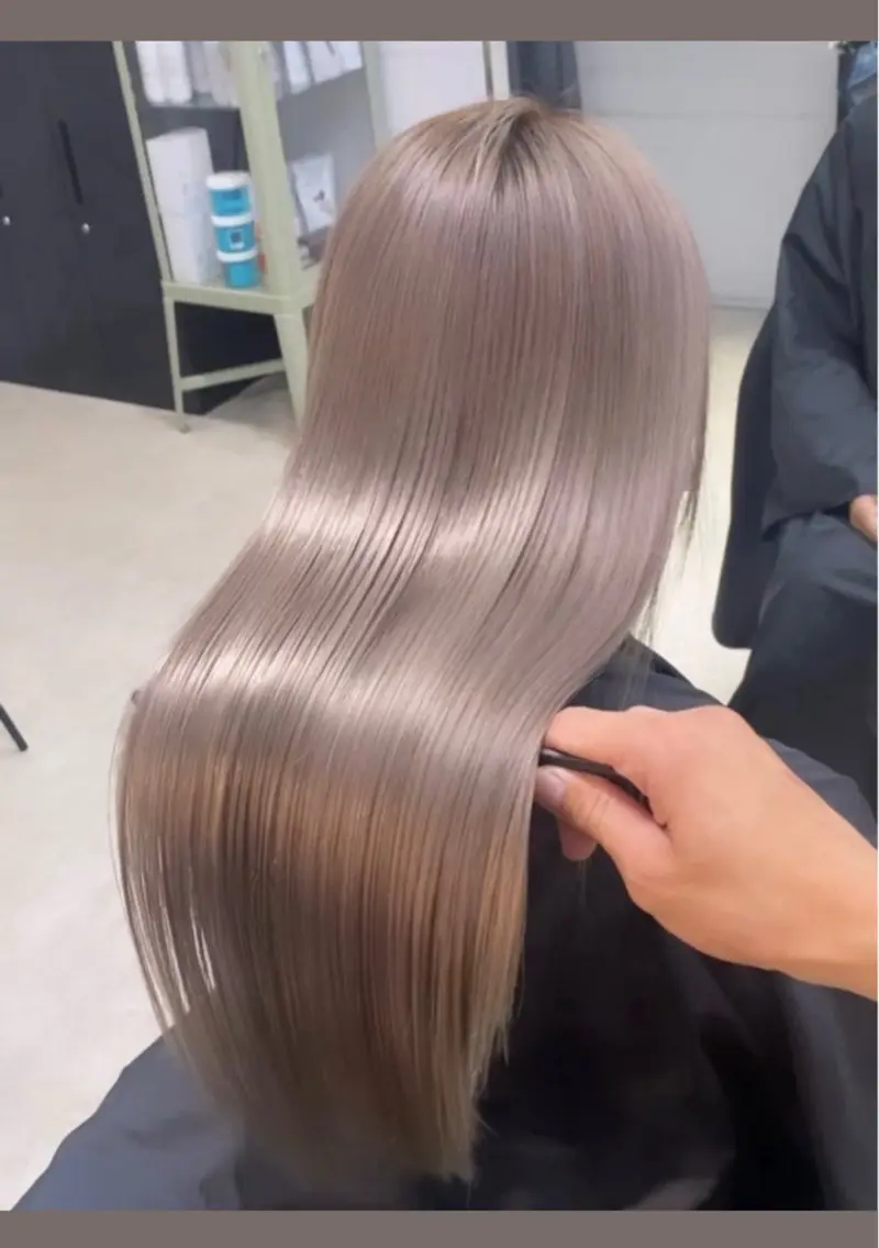 カラー ヘアカラー トリートメント ESSENZA 秋山のヘアスタイル