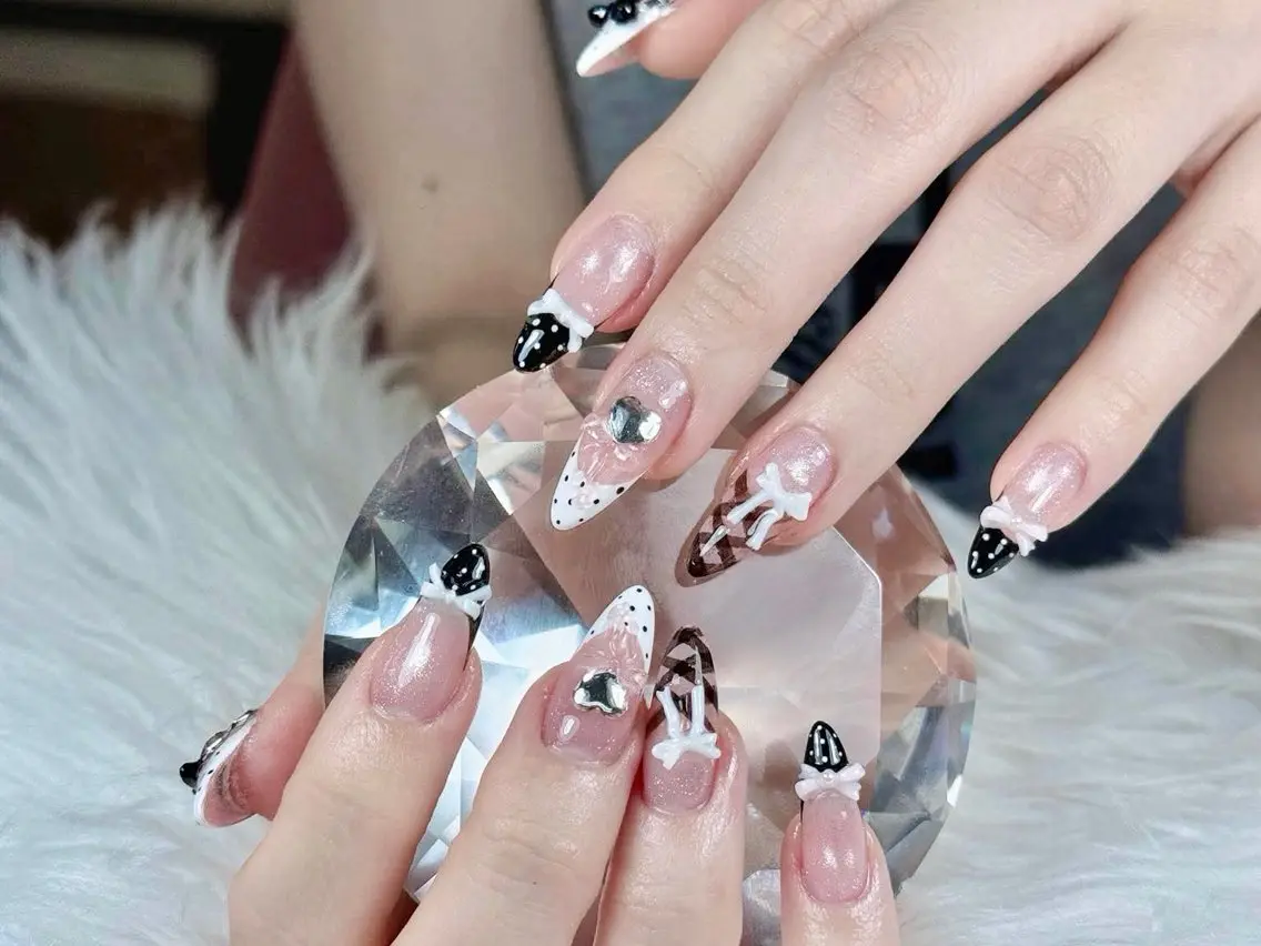 ネイル アートネイル ボルドー フレンチネイル ジェルネイル 氷ネイル・うるうるネイル ハンドネイル Yuki Nailsalonのネイルデザイン