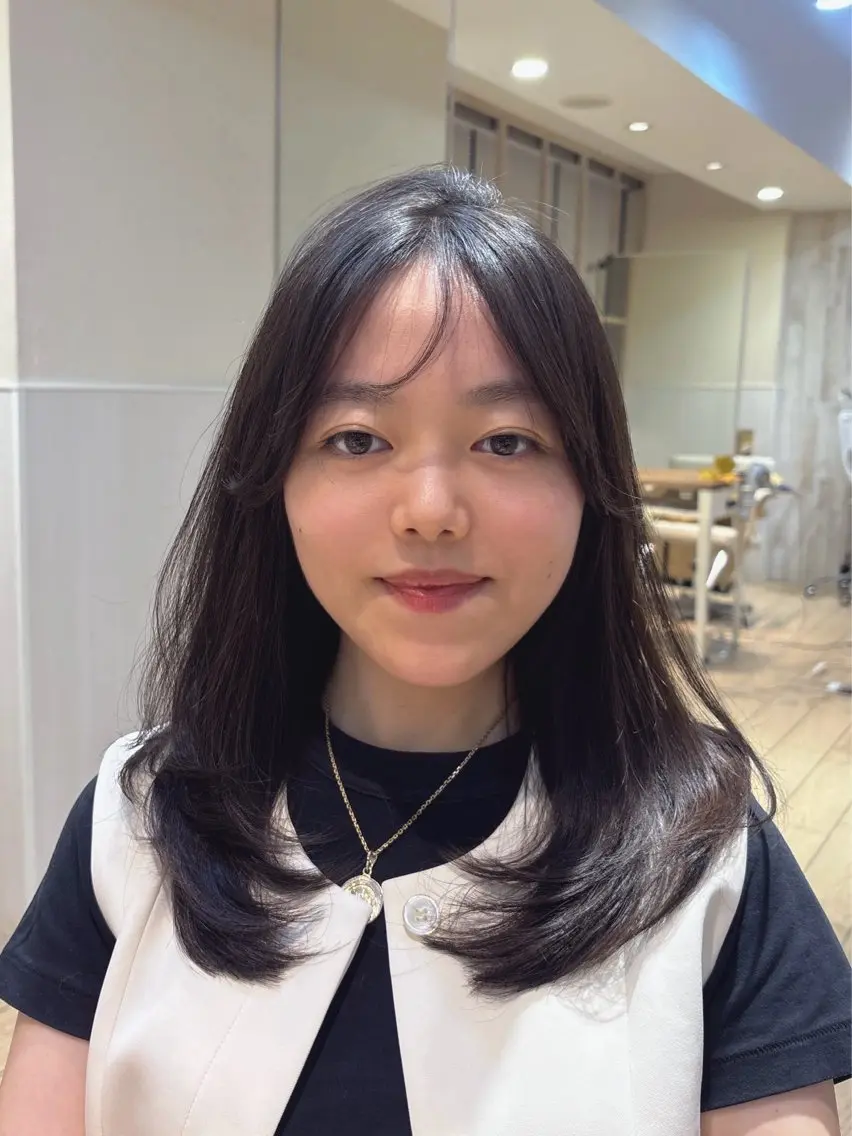 ミディアム レイヤーカット✂️/ 新宿/Amiのヘアスタイル