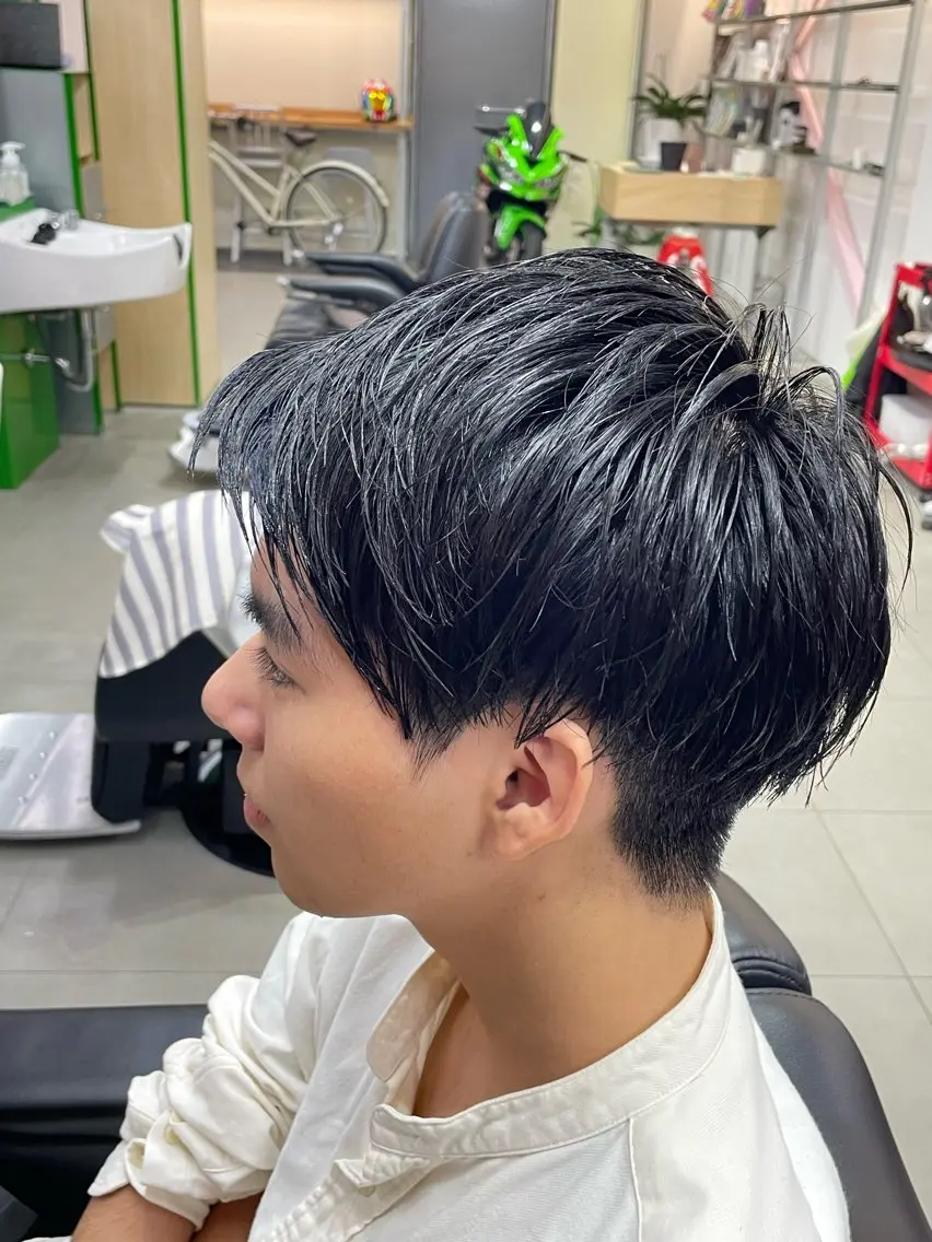カラー ヘアアレンジ インナーカラー 綾田 悠人のヘアスタイル