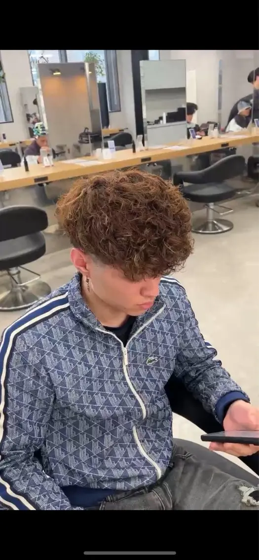 パーマ メンズ スペインカール カット パーマ 波巻き/サーフカール 🌊吉野裕稀のヘアスタイル