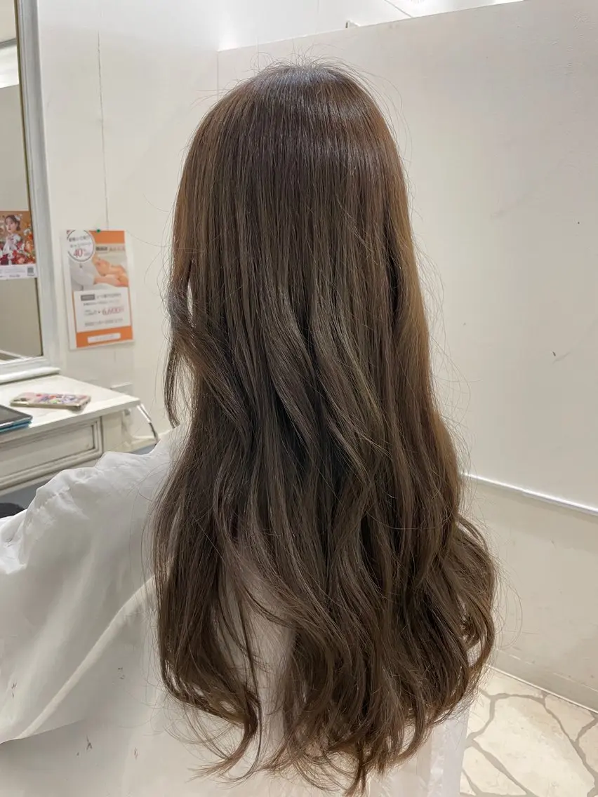 ロング カラー やない ともみのヘアスタイル