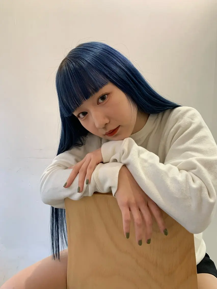 ロング カラー ブルーカラー ブリーチカラーが人気 onnuのヘアスタイル