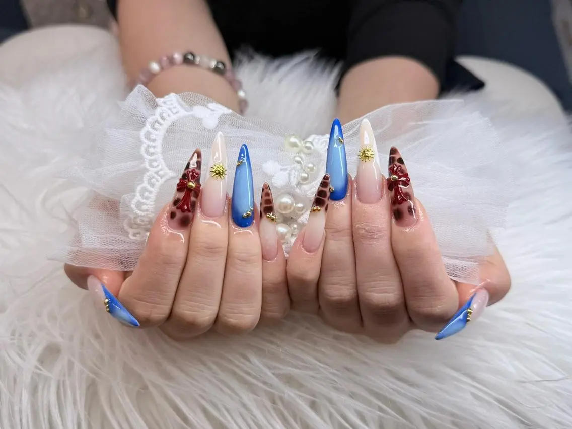 ネイル ブルー フラワーネイル 韓国ネイル ロングネイル 持ち込み Melia Nail Nambaのネイルデザイン