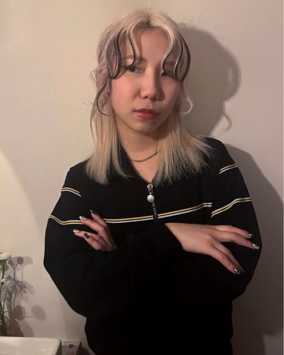 ミディアム カラー ヘアアレンジ ブロンド 倉田 光希のヘアスタイル