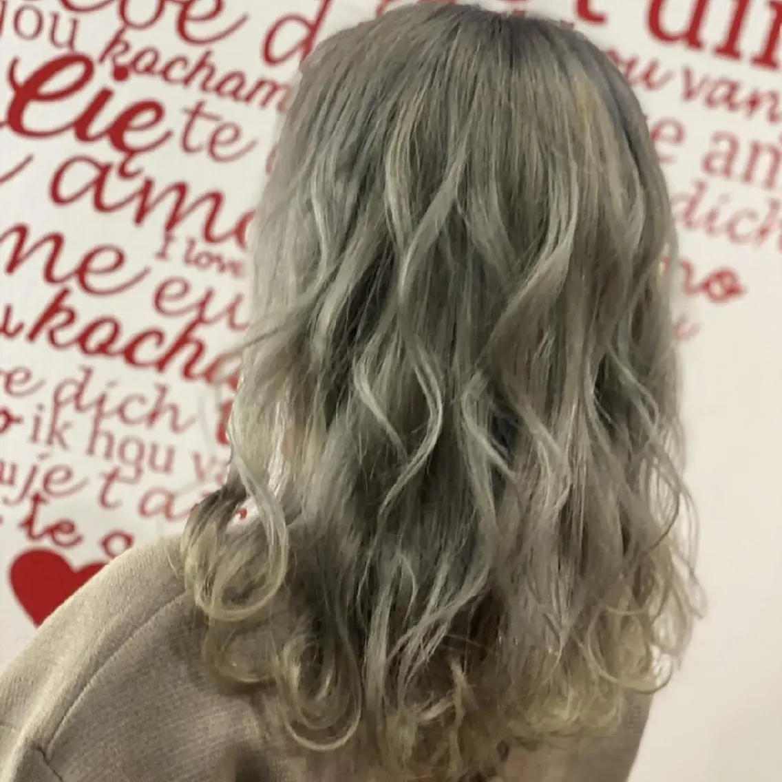 ミディアム ハイライトならお任せ 福田 将太のヘアスタイル