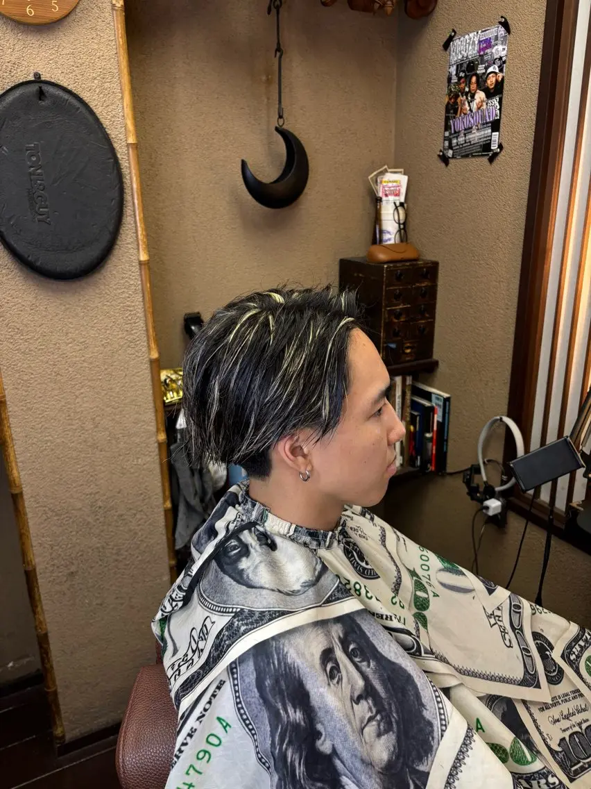 ショート カラー 黒髪 ハイライトカラー ハイライト ヘアカラー 優斗🗼 原宿✨メンズ限定のヘアスタイル