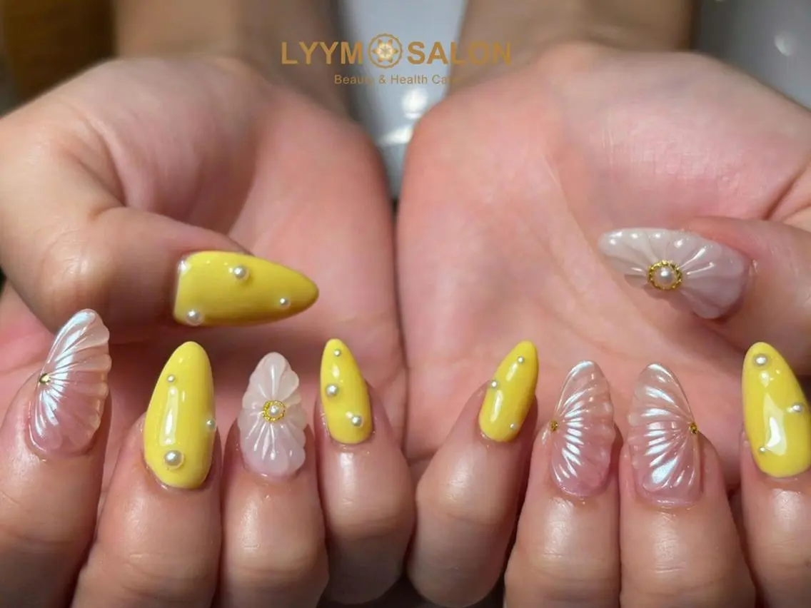 ネイル フラワーネイル ジェルネイル ガーリー 韓国ネイル ぷっくりネイル ハンドネイル LYYM Salon ユキのネイルデザイン