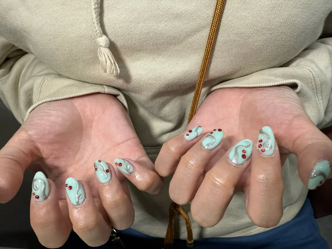 ネイル LAVISH 大和店 emi･:*+のネイルデザイン