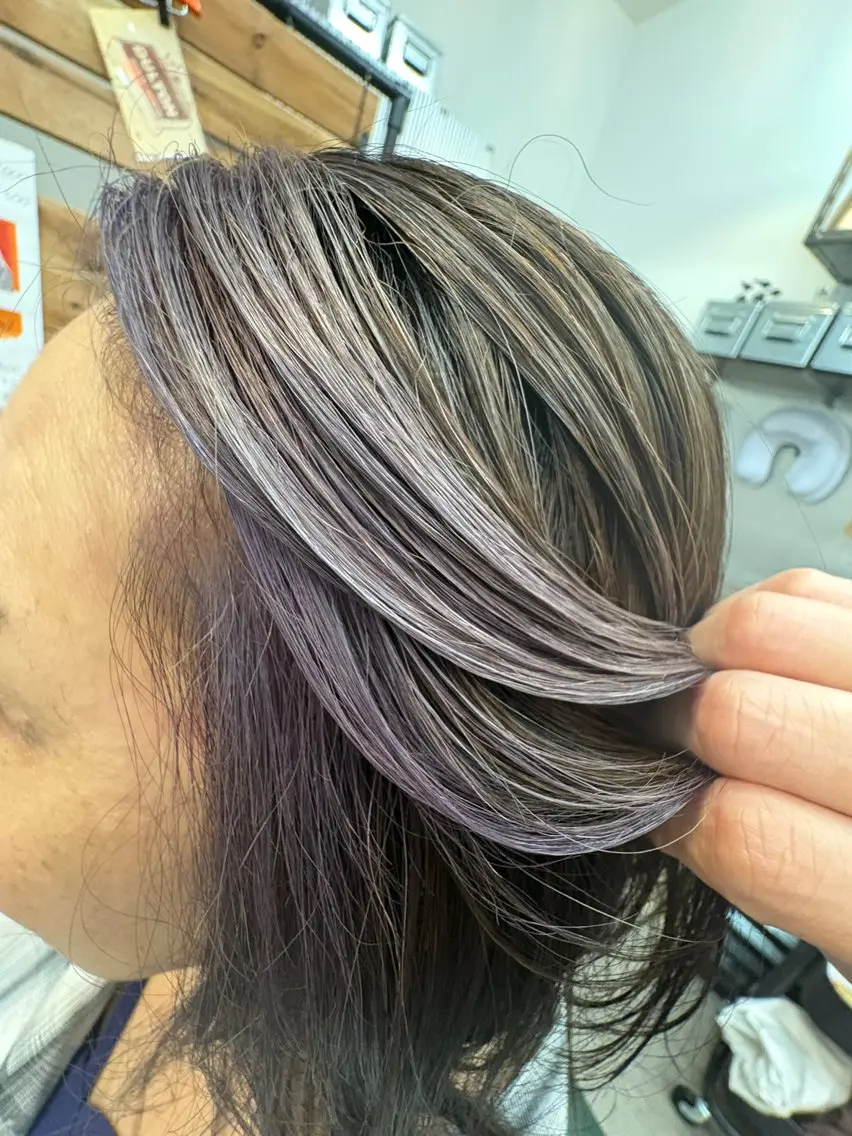 カラー Tissé chiemiのヘアスタイル